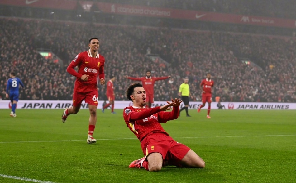 豪强之间的对决吸引着无数球迷目光的简单介绍 豪强之间的对决吸引着无数球迷目光的简单介绍