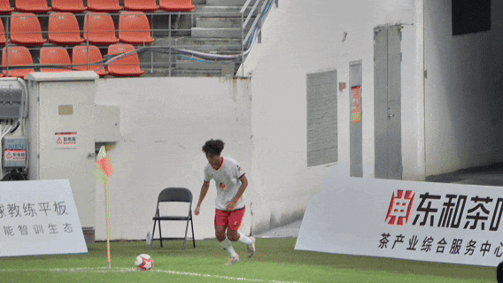 爱游戏官方入口-洛日东主教练频频变阵，球队欢呼取胜