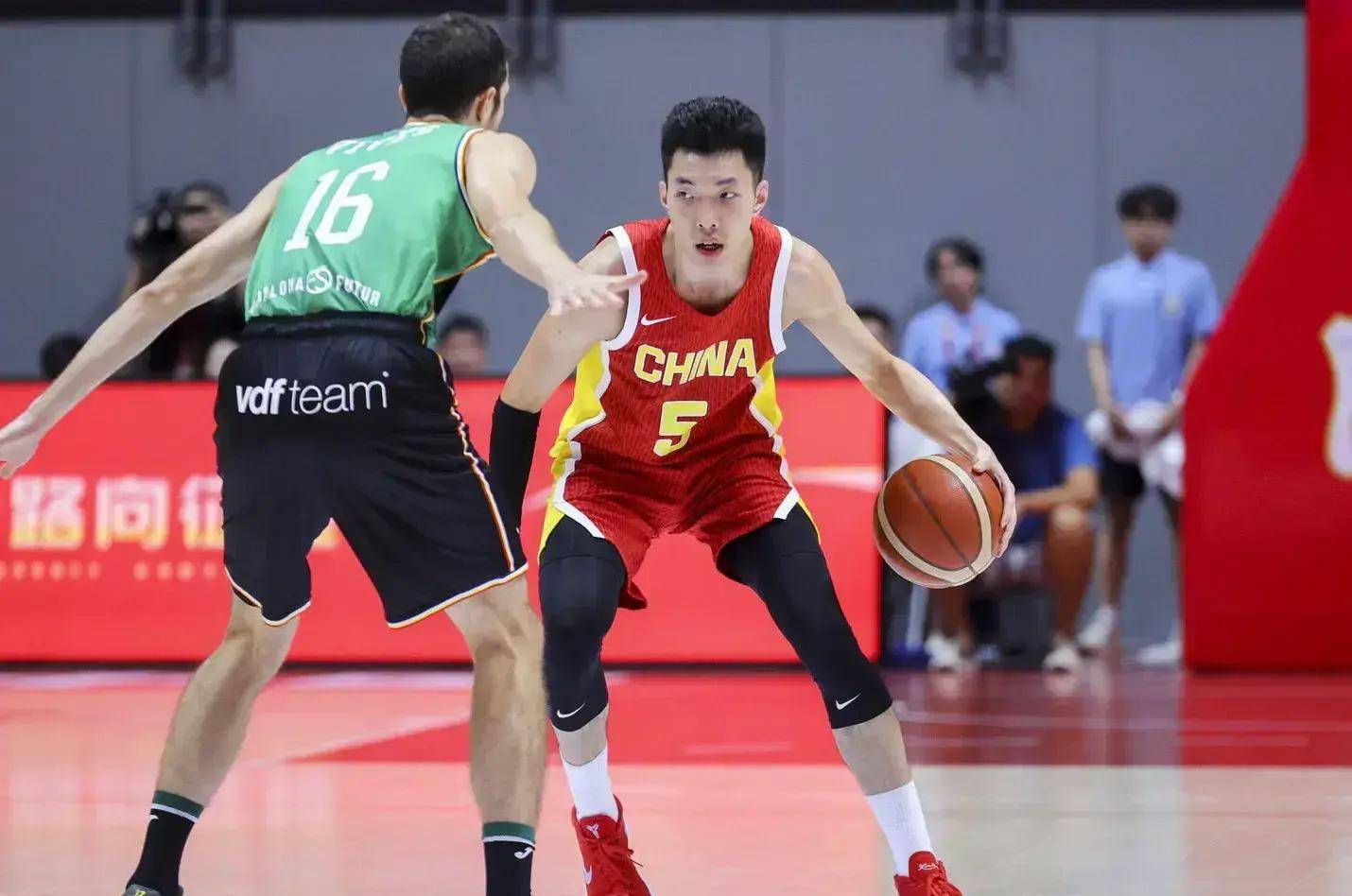 爱游戏在线-江苏男篮遭遇失利,沦为输球队伍