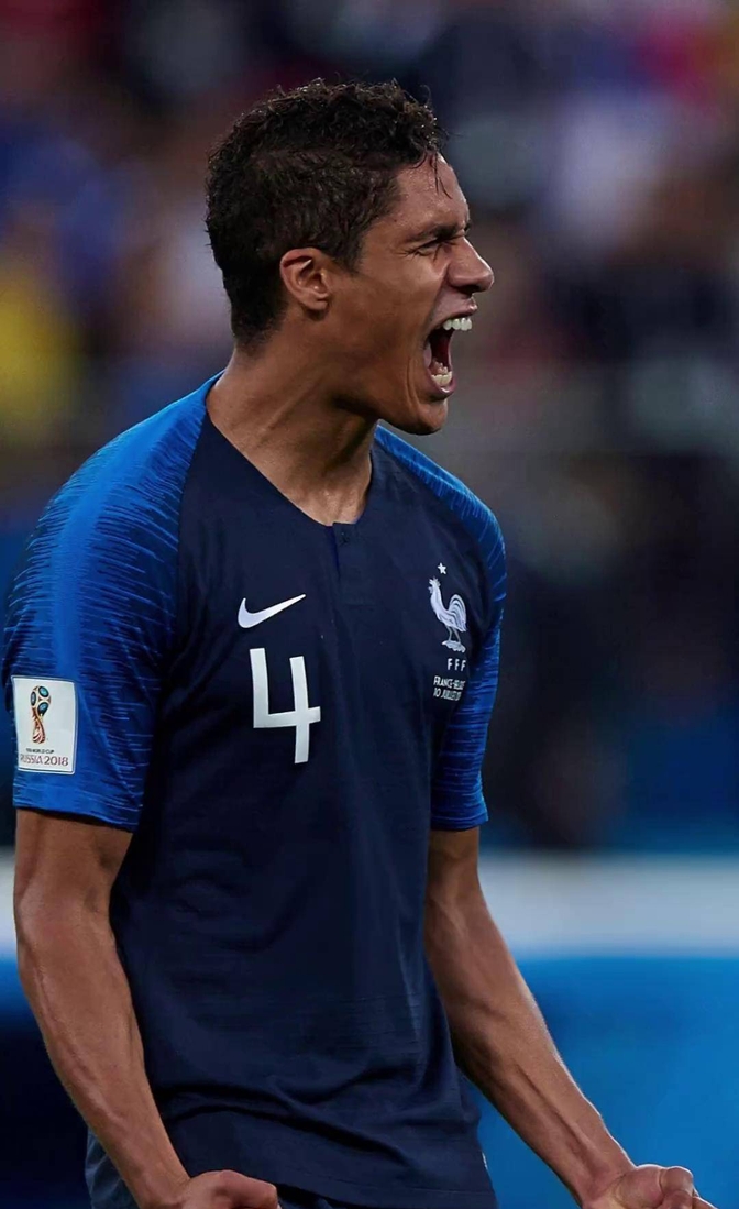 爱游戏在线-瓦拉内受伤缺席,皇马补时连扳球逆转曼联