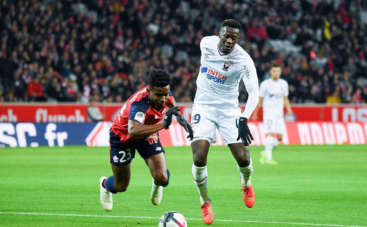 爱游戏APP-亚眠赢得难得胜利，积分榜上定位动摇的简单介绍