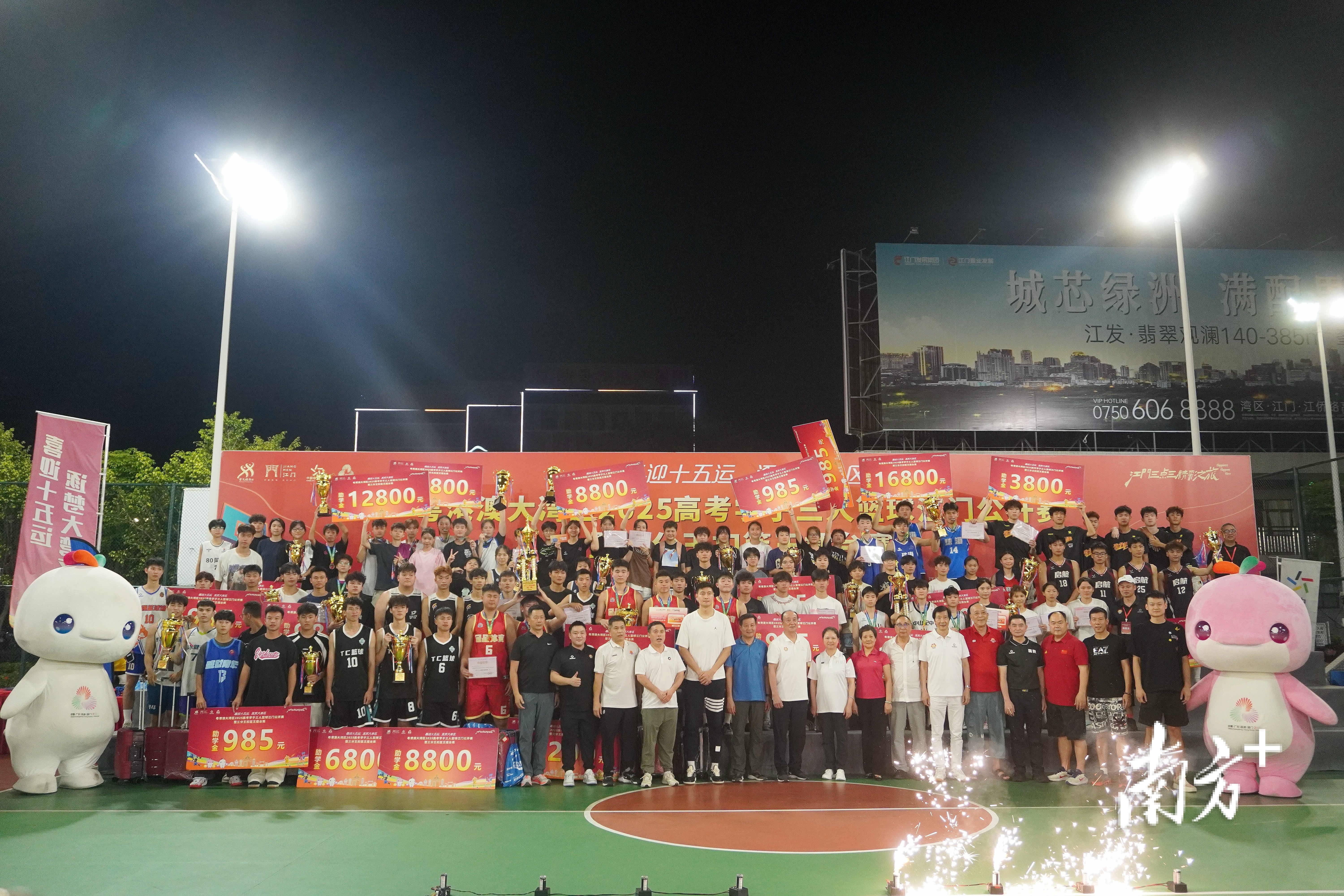 擂台之争!中国球队面对东方巨人,斗志昂扬的简单介绍 擂台之争!中国球队面对东方巨人,斗志昂扬的简单介绍