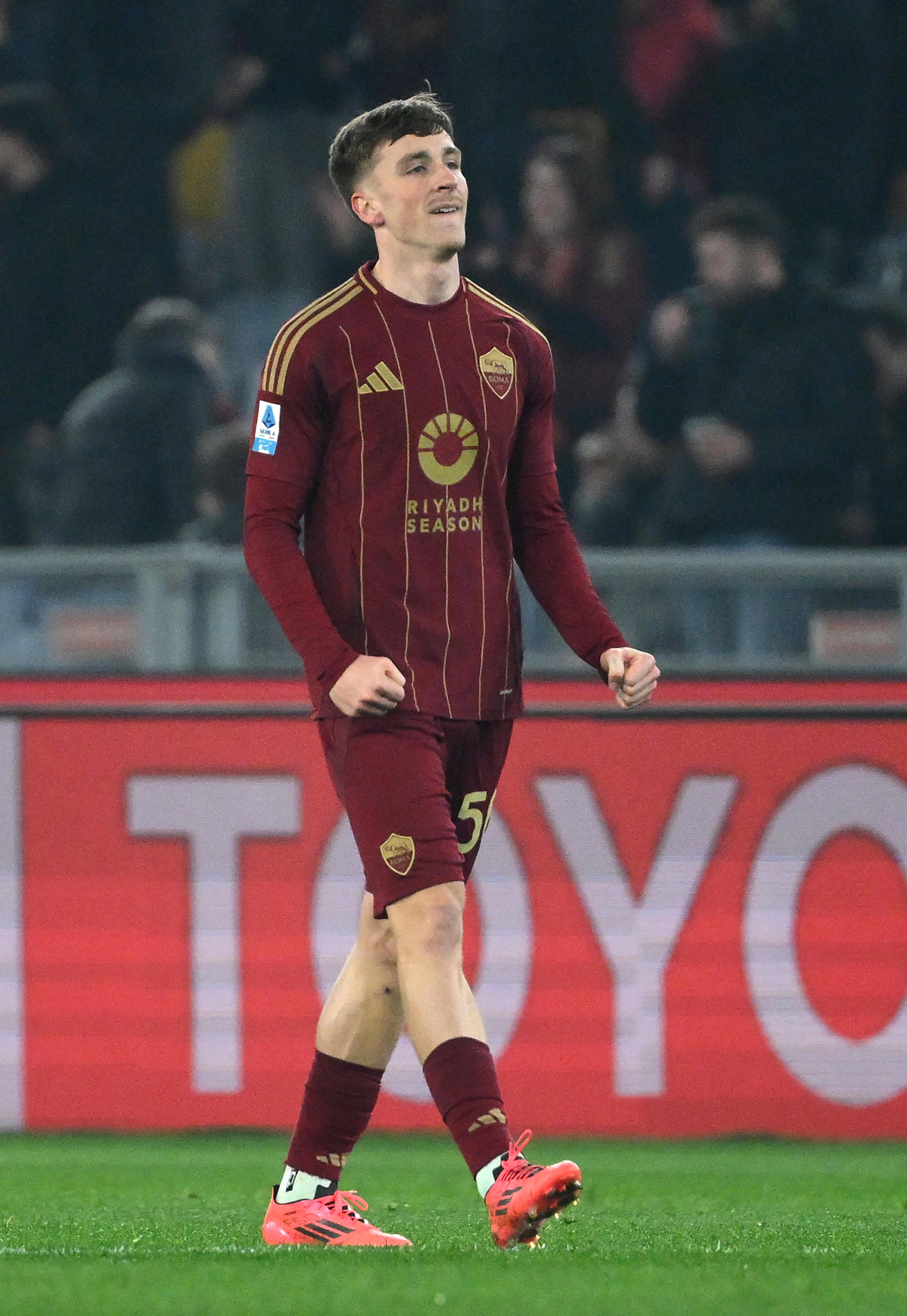 爱游戏娱乐-关于精彩足球比赛场面热血澎湃，球员斗志昂扬的信息