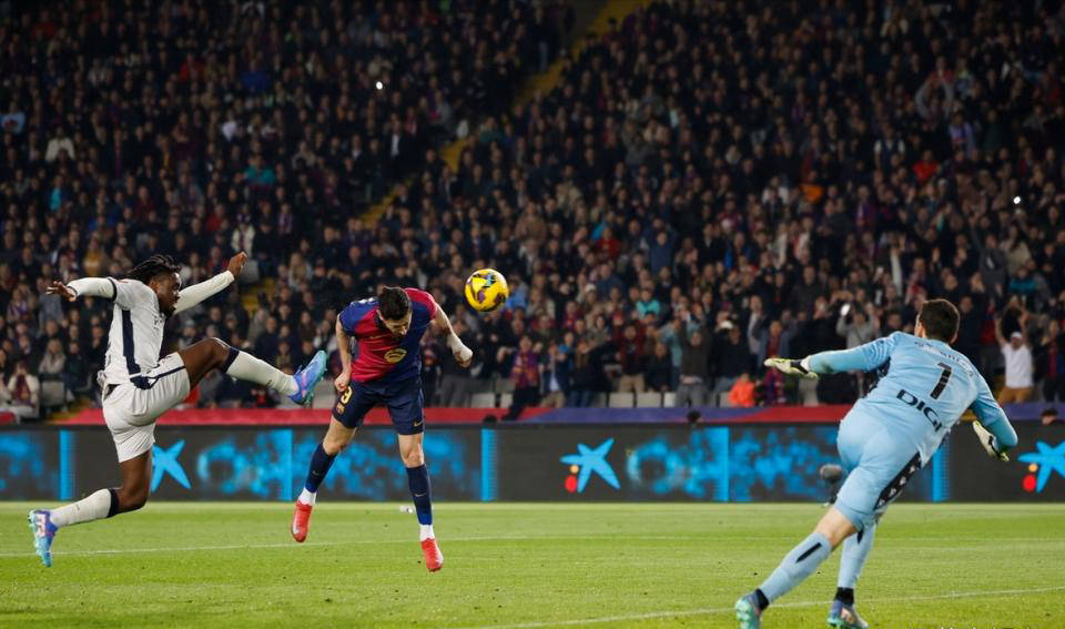 爱游戏官网-巴萨锋线形成配合默契,助球队连胜