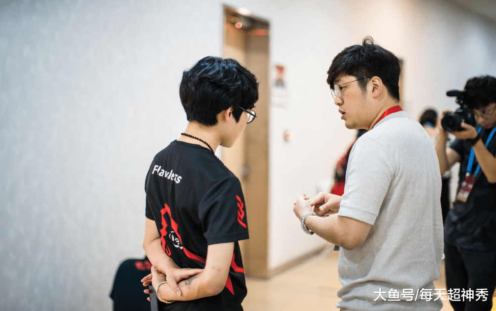 FPX血洗TSM,Deft线上压制力十足强强对话入围赛,引爆全场热议的简单介绍 FPX血洗TSM,Deft线上压制力十足强强对话入围赛,引爆全场热议的简单介绍