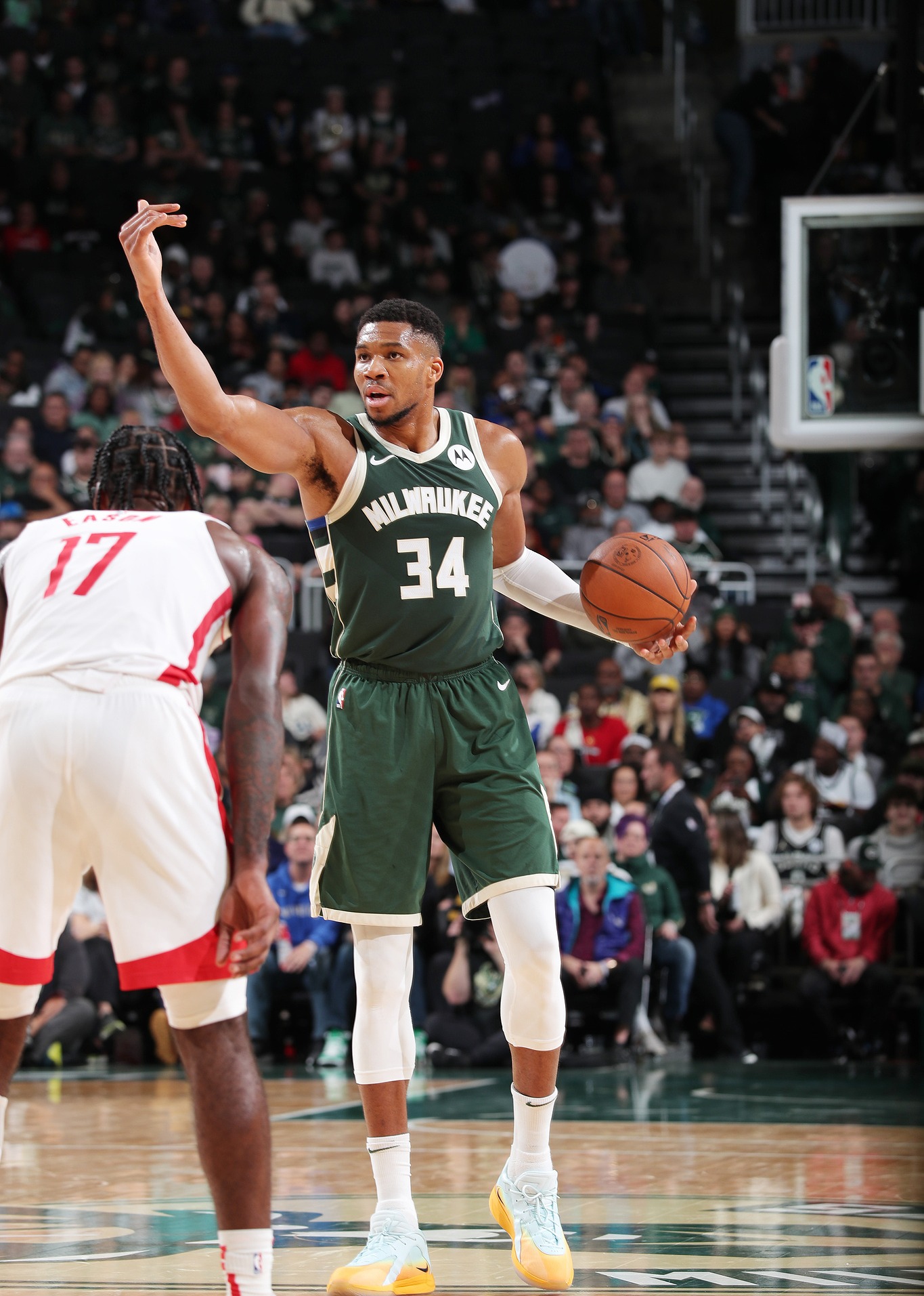 猛龙击败雄鹿,拔得头筹 猛龙击败雄鹿,拔得头筹