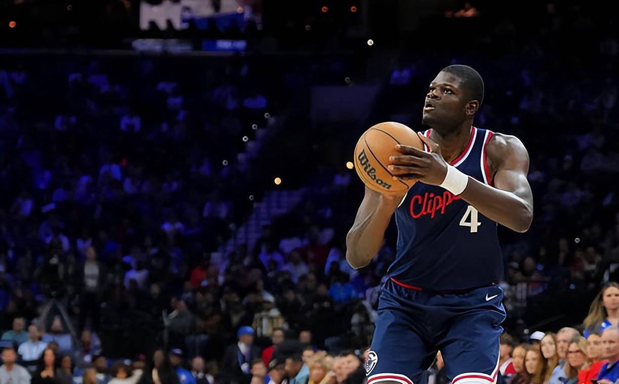 篮板球争夺激烈,鹈鹕队险胜对手的简单介绍 篮板球争夺激烈,鹈鹕队险胜对手的简单介绍