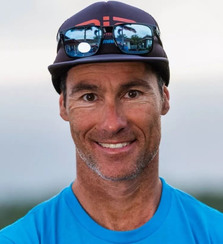 爱游戏在线-突尼斯铁人三项选手领先!目标冠军