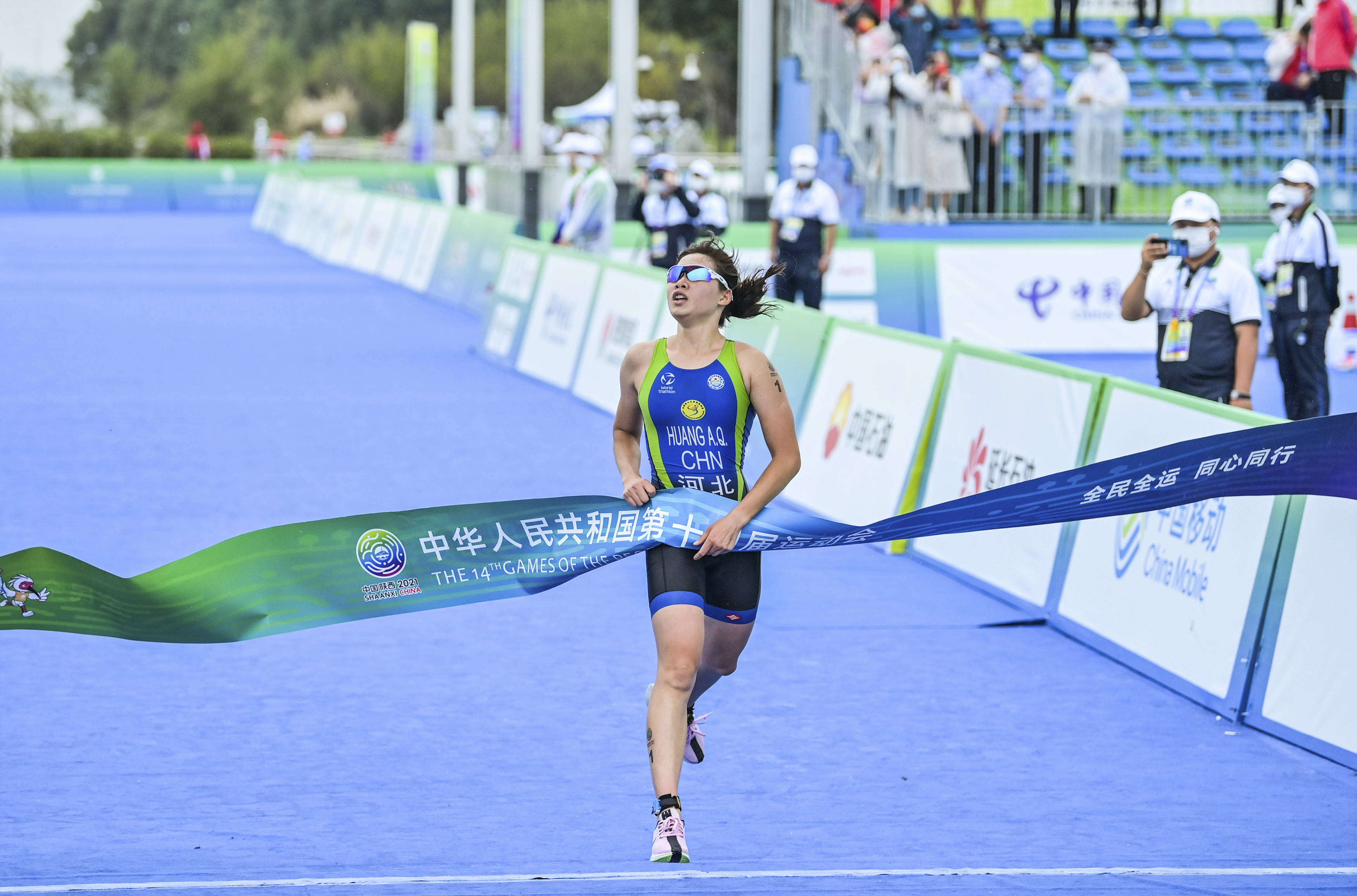 突尼斯铁人三项选手领先!目标冠军 突尼斯铁人三项选手领先!目标冠军