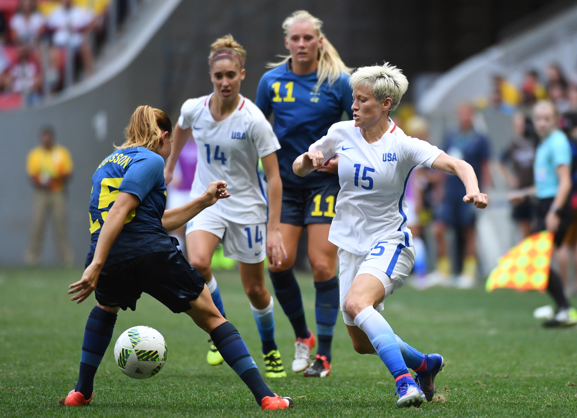 瑞典女足队在比赛中展现出色的表现 瑞典女足队在比赛中展现出色的表现