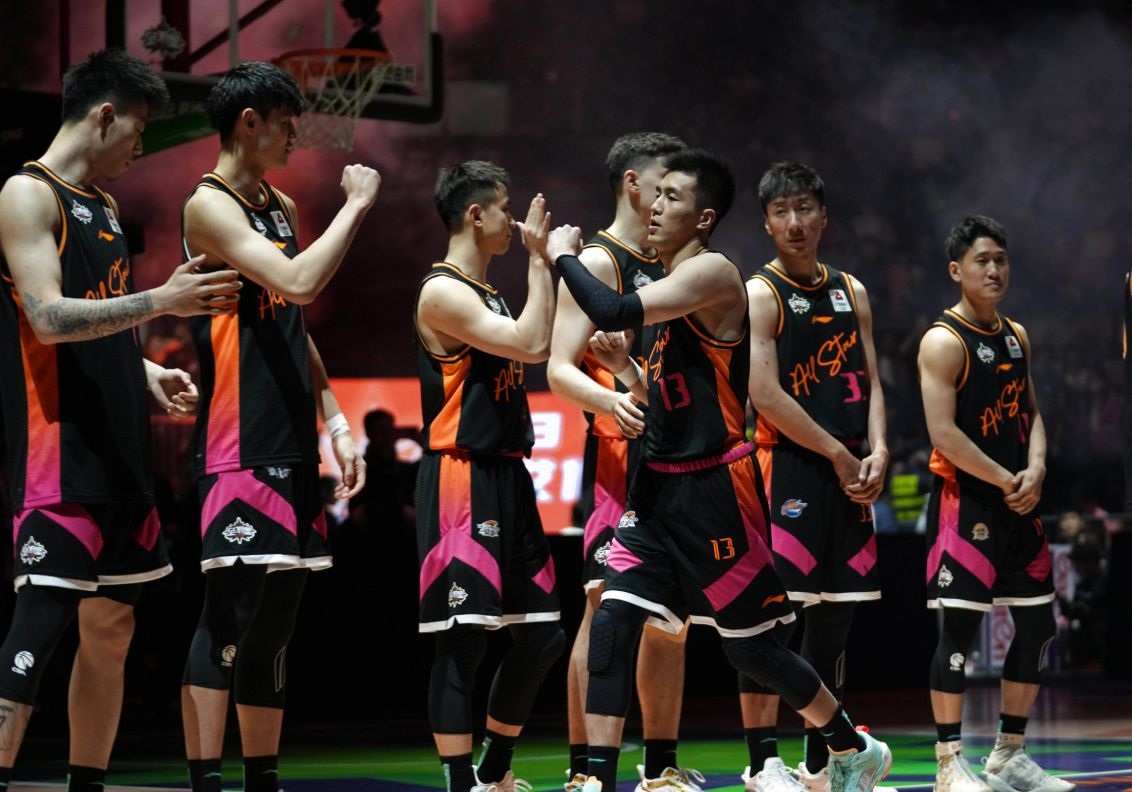 爱游戏-西藏男篮主场击败对手，内线抢篮抢地板，夺得胜利