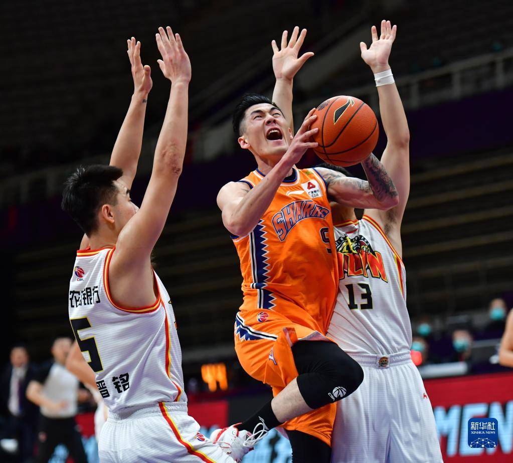 西藏男篮主场击败对手,内线抢篮抢地板,夺得胜利 西藏男篮主场击败对手,内线抢篮抢地板,夺得胜利