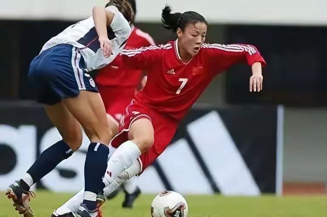 足球场上的风云人物:女足选手展现实力 足球场上的风云人物:女足选手展现实力