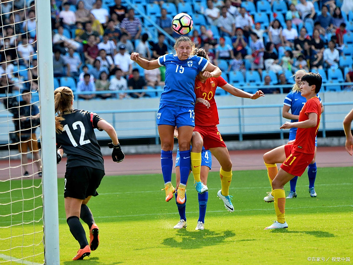 爱游戏娱乐-安格尔霍姆女足为了击败厄勒布鲁女足展开激烈比赛