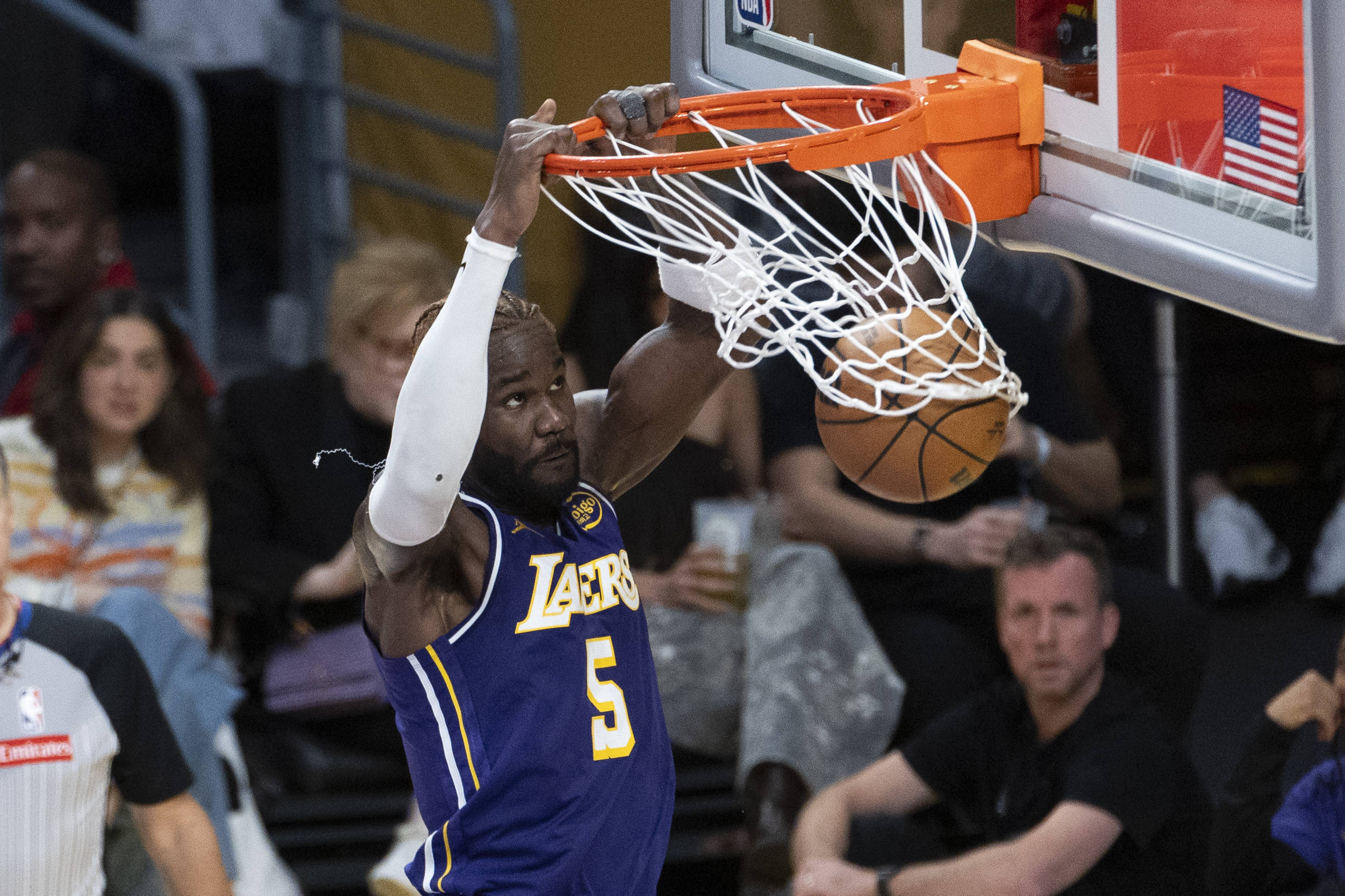 爱游戏tv-马刺横扫湖人,布克高光表现